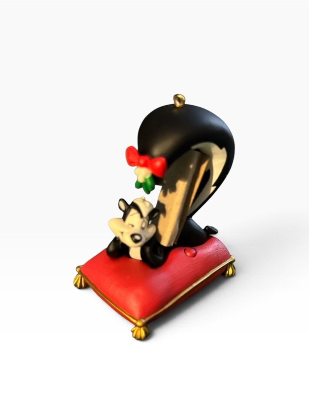 Merry Kiss-mas Pepe Le Pew Looney Tunes Christmas Ornament - Black & Red - Picture 4 of 9